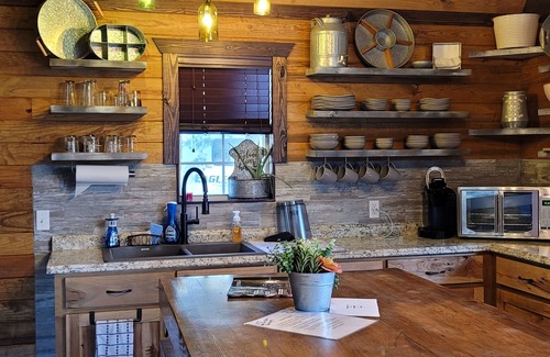 Somerville Cabina | Deer Trail Cabin sleeps 6 people