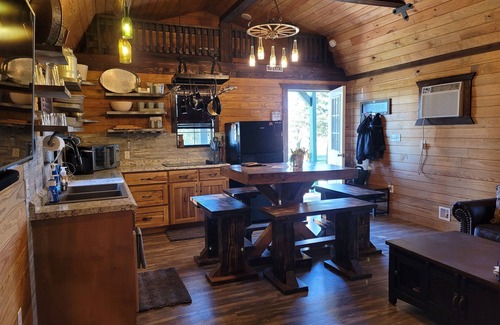 Somerville Cabina | Deer Trail Cabin sleeps 6 people