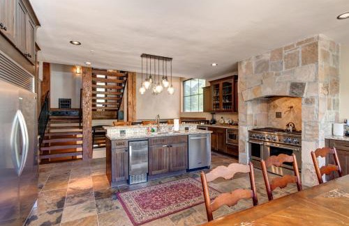 Deer Valley Casa | Deer Valley Villa - Modern Mountain Living - Private Penthouse Hot Tub - 3 Master Suites