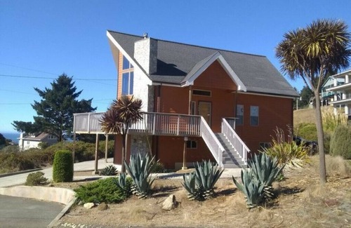 Shelter Cove Casa | Deer View Chalet: A Beautiful Escape