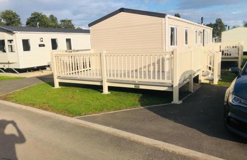 Tattershall Casa | dees hot tub breaks tattershall lakes The Ramparts 20