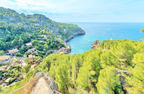 Deia Apartamento | Deia tower overlooking the sea and it famous cove.