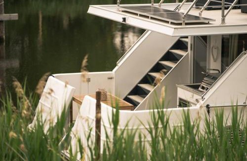 Domitz Alquiler De Eote | Deine schwimmende Auszeit auf dem Wasser - Festlieger Hausboot Tortuga