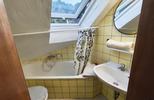 Beckedorf Apartamento | Deisterferien FeWo Hygge unterm Dach, 3 Personen, Balkon, Nur Netflix, WLAN, A2 Nähe