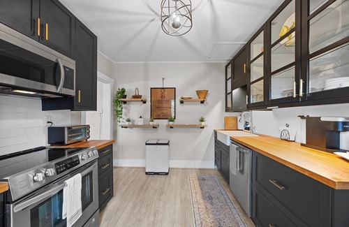 Oakley Casa | Deja Blue Luxurious 30+ day Rental in Asheville!