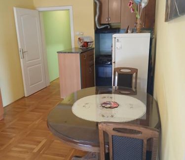Grbavica Apartamento | DEJANA NS - Stan na dan - FREE Street Parking