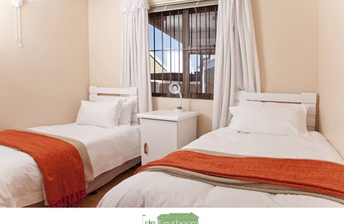 Trawal Casa | DeKeurboom Guesthouses. (Cabaña azul)