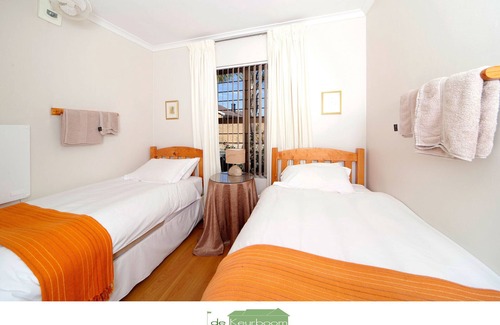 Trawal Casa | DeKeurboom Guesthouses. (Cabaña azul)