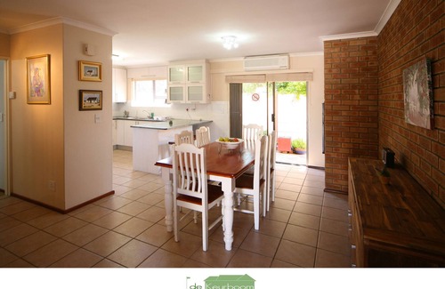 Trawal Casa | DeKeurboom Guesthouses. (Weslyn Luxury Cottage)