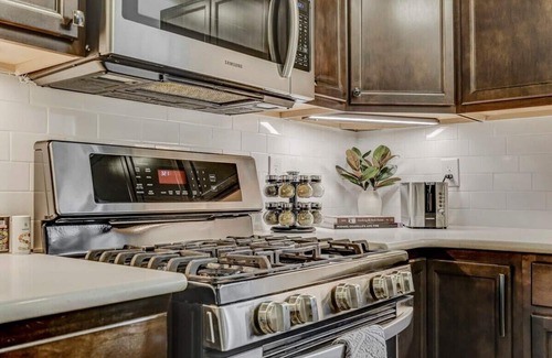 Central Colorado Springs Casa | Del Norte Cottage! Downtown Home w/ BBQ & Fire Pit