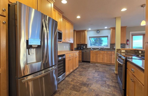 Crescent City North Casa | del Playa: Luxurious Craftsman Beachfront Home