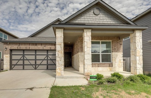 Vista Del Pueblo Casa | Del Valle Getaway with Charming Patio & Grill!