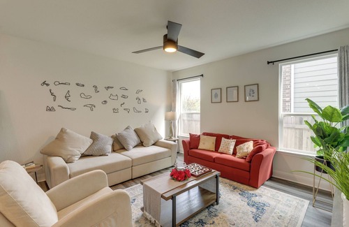 Vista Del Pueblo Casa | Del Valle Getaway with Charming Patio & Grill!