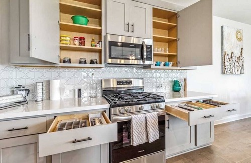 Del Valle Casa | Del Valle · Pit Stop Retreat | Sleeps 10