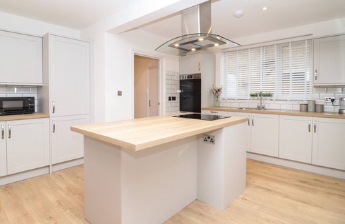 Bishop's Cleeve Cabaña | Delabere Road