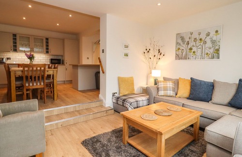 Bishop's Cleeve Cabaña | Delabere Road