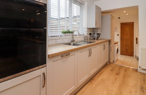 Bishop's Cleeve Cabaña | Delabere Road