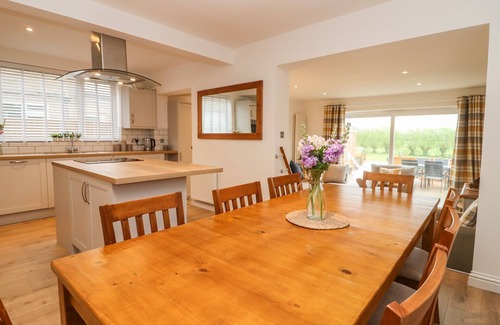 Bishop's Cleeve Cabaña | Delabere Road