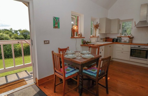 Pentrefelin Cabaña | DELFRYN LLANDEILO, pet friendly, with open fire in Llandeilo
