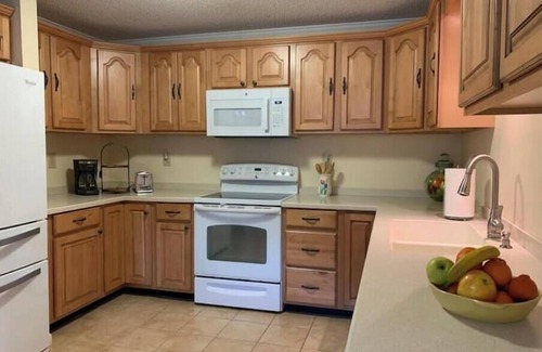 St. Marys Cabaña | Delia's River Retreat: 3-bedroom Cottage in superb St. Marys