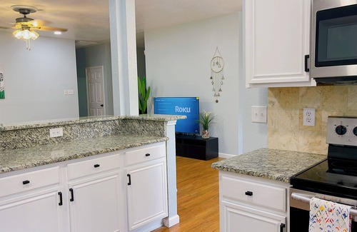 South Arlington Casa | Delight 4br2ba in Arlington. Family Friendly. Perfect for Corporate & Insurance