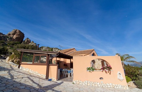 Castellammare del Golfo Villa | Villa delicioso para los amantes de la naturaleza, el arte, la comodidad, el mar y relajarse.
