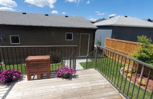 Northwest Calgary Apartamento | Delightful 1-Bedroom Private Suite in a New Home