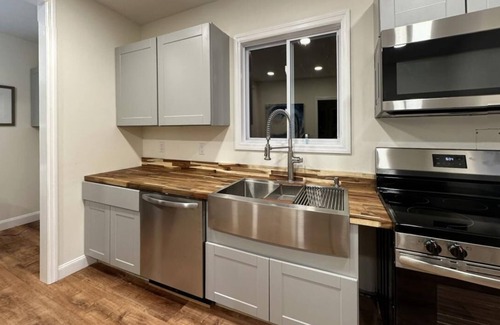 Town of Lloyd Casa | Delightful 1-Bedroom Residence with Private Yard on New Paltz Rd, Lloyd, NY