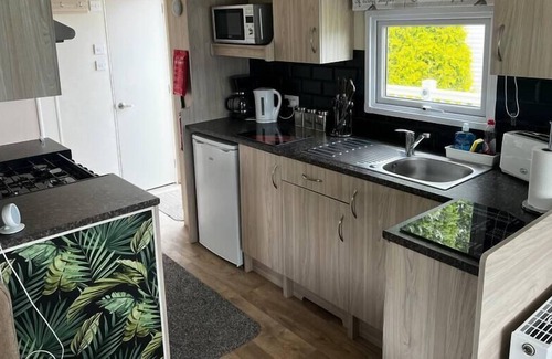 Great Houghton Chalet De Esquí | Delightful 2 Bed Cabin, Sleeps 4, Very Quiet Location