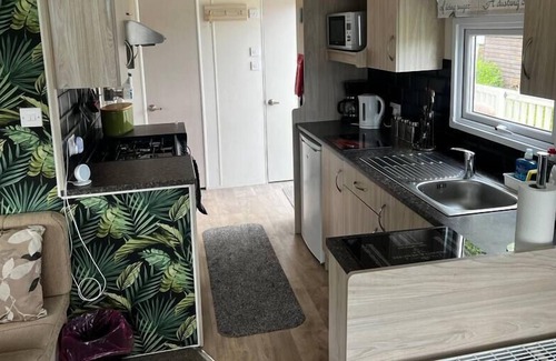 Great Houghton Chalet De Esquí | Delightful 2 Bed Cabin, Sleeps 4, Very Quiet Location
