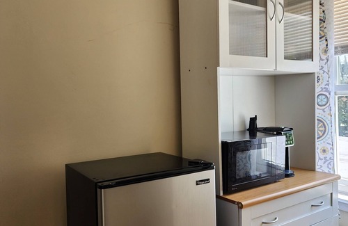 Ampere Casa | Delightful 2-bedroom house with AC in East Orange