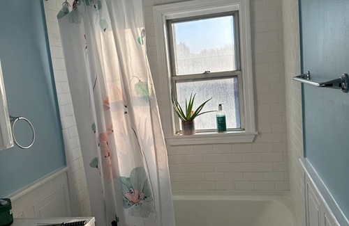 Lower Mills Casa | Delightful 2-bedroom house in Milton