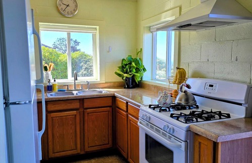 Bodega Bay Cabaña | Delightful 2-bedroom occuan view cottage , 2 minutes walk to the beach