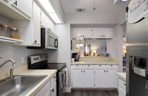 Biggar Condominio | Delightful 2-bedroom condo with AC in Fort Myers