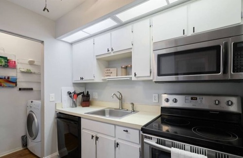 Biggar Condominio | Delightful 2-bedroom condo with AC in Fort Myers