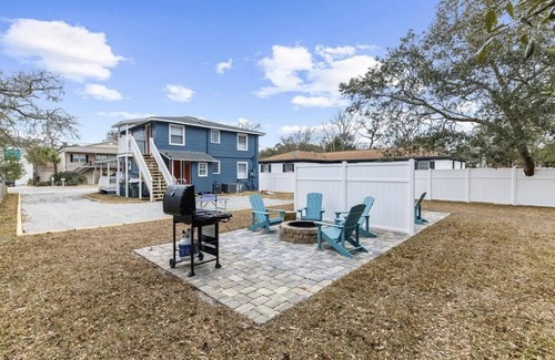 Windy Hill Casa | "Delightful 2BR duplex: ocean steps away, close to attractions."