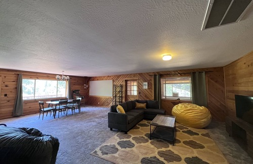 Groveland Casa | Delightful 3 Bdrm Cabin w/AC, Wifi, and Deck