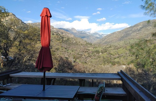 Three Rivers Casa | Delightful 3-bedroom house with AC inside sequoia national park