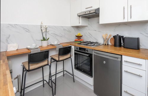 Thurlow Park Apartamento | Delightful 3-Bedroom Apartment. Fast Transport Links. Quiet, Peaceful & Safe.