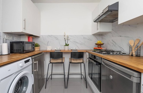 Thurlow Park Apartamento | Delightful 3-Bedroom Apartment. Fast Transport Links. Quiet, Peaceful & Safe.