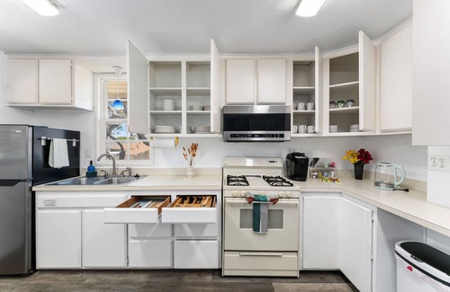 Mission Hills Casa | Delightful 3-bedroom house with AC in sunny San Diego