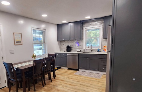 Meadow Bridge Casa | Luxurious 3-bedroom Home on the New River