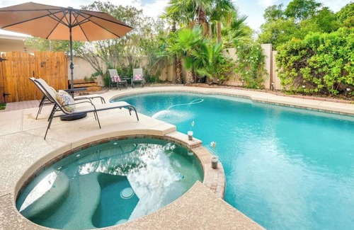 Garden Lakes Casa | Delightful 4-bedroom house in Avondale with WiFi, Pool, Spa.