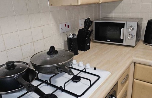 Luton Casa | Delightful 4 double bedroom, 3 bathroom and 2 cloakroom house