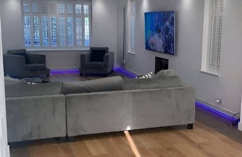 Thornton Apartamento | Delightful 5-bedroom whole apartment with free WiFi and parking