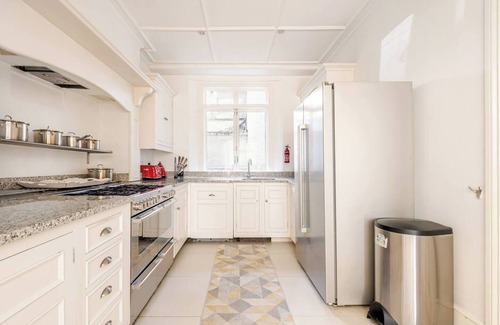 Belgravia Casa | Delightful 6 Bed Villa by Buckingham Palace with AC