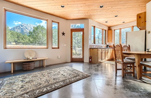 Baca Grande Casa | Encantador Adobe de 2 dormitorios en Crestone con vistas espectaculares
