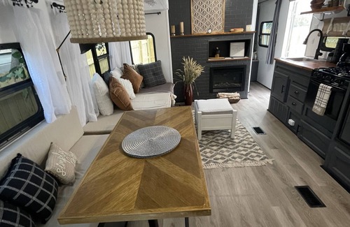 St. Petersburg - Clearwater Casa | Delightful and cozy RV with outdoor space