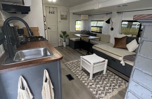 St. Petersburg - Clearwater Casa | Delightful and cozy RV with outdoor space