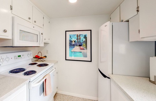 Araby Commons Condominio | Delightful and sophisticated condo with shared tennis, outdoor pool, & spa